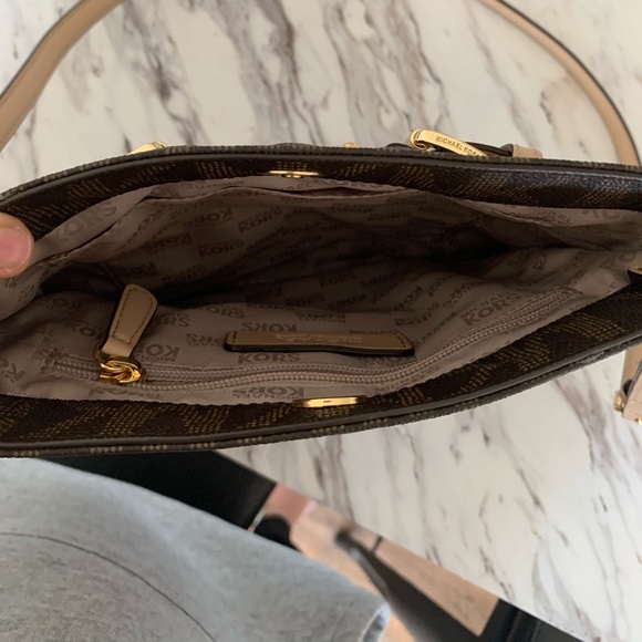 Michael Kors - Picture 2 of 3